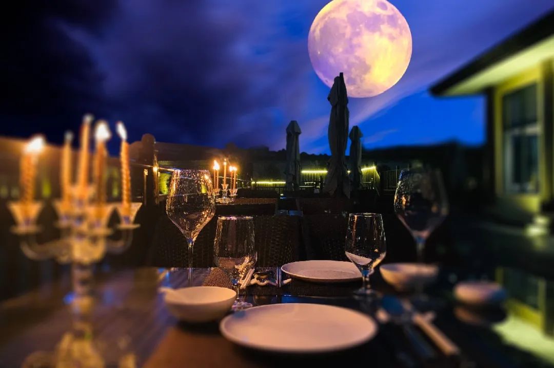 情满中秋佳节，月满老屋下酒店！双节同庆，与您相约邂逅这一季的美丽